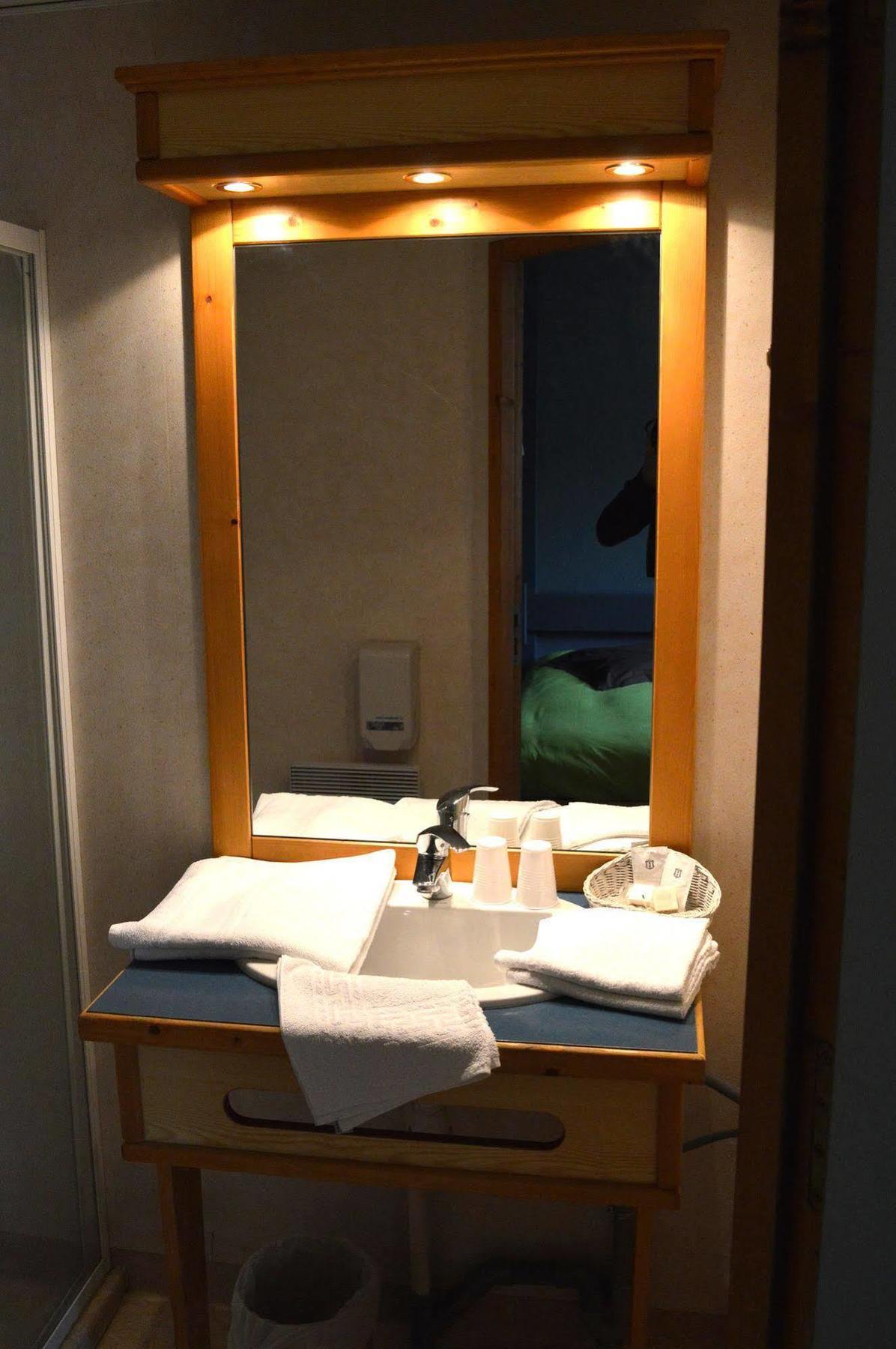 Hotel De La Vallee Ornans Zewnętrze zdjęcie
